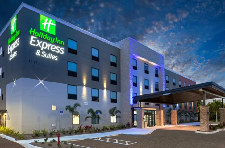 Holiday Inn Express and Suites Ft Myers Beach Sanibel Gateway